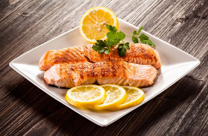 A white plate of salmon filets.